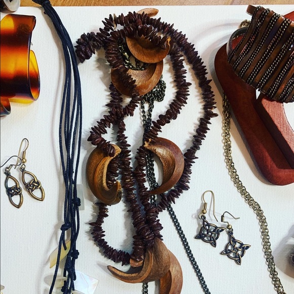 Lot of Earthy Boho Vintage & Handmade Statement Costume Jewellery - Picture 5 of 11